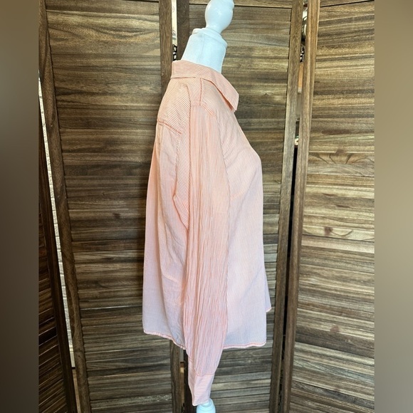 Tommy Bahama Relax Women Button Down Top - Picture 3 of 13